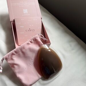 CAKES body grippy triangles in Cocoa